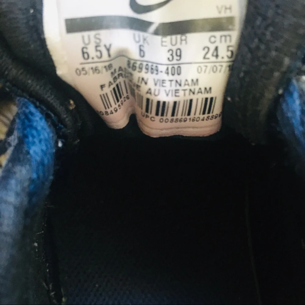 Nike Downshifter 7 boy’s navy sneakers size youth 6.5